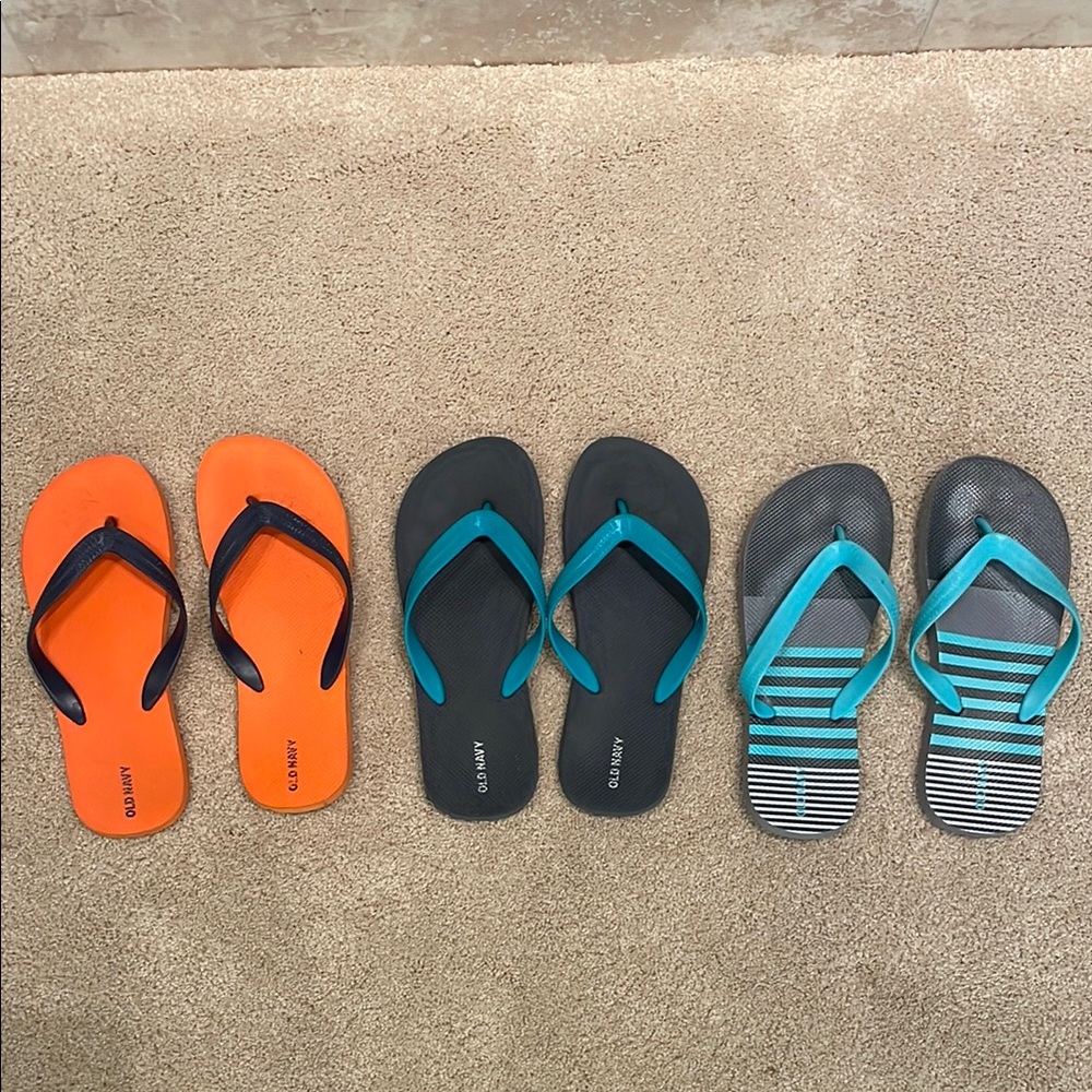 3 pair kid’s Old Navy flip flops, size 5-6 (big kid)